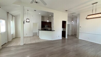 1112 Walnut Bend in Brenham, TX - Building Photo - Building Photo