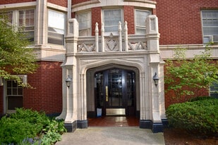 212 N Oak Park Ave, Unit 1DD in Oak Park, IL - Building Photo