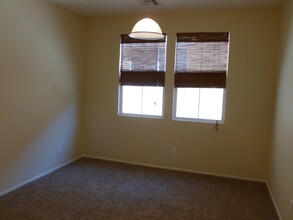 5717 Leonidas St in North Las Vegas, NV - Foto de edificio - Building Photo