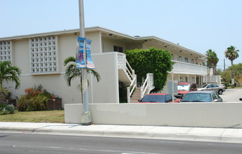 Bahama Garden Building 1 in Coral Gables, FL - Foto de edificio - Building Photo