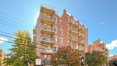 35-06 Leavitt St in Flushing, NY - Foto de edificio - Building Photo