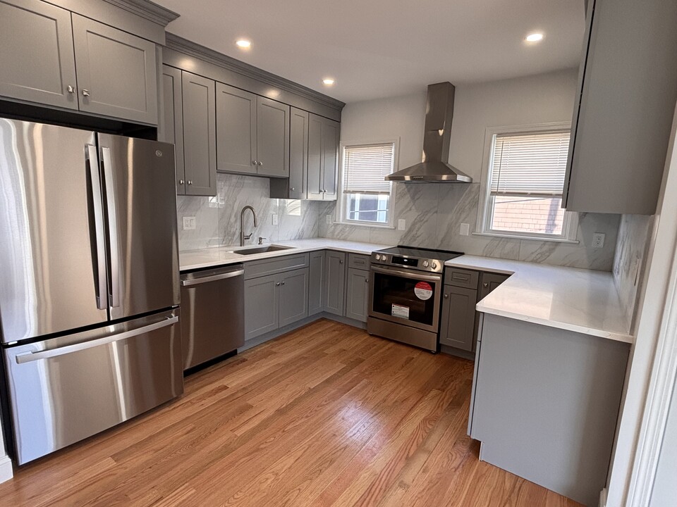 23 Bradford Ave in Medford, MA - Building Photo