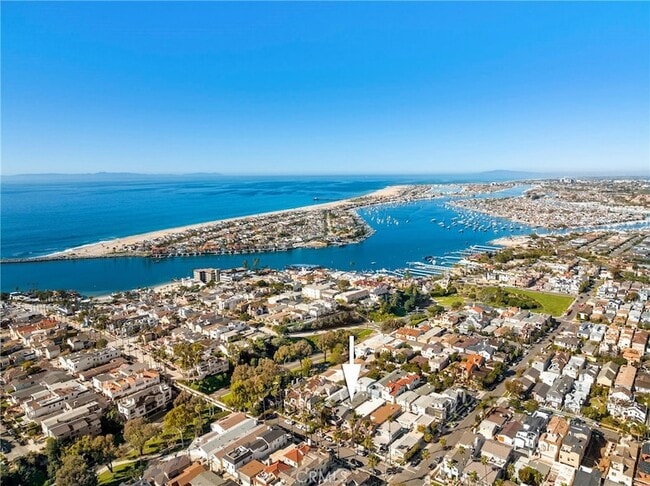 411 Goldenrod Ave in Newport Beach, CA - Building Photo - Building Photo