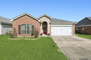 23592 Country Manor Ave in Denham Springs, LA - Building Photo