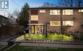 25 Overture Rd in Toronto, ON - Building Photo