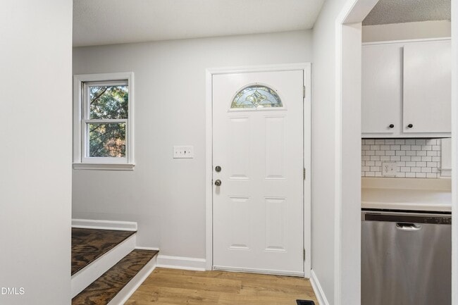 6422 English Oaks Dr in Raleigh, NC - Foto de edificio - Building Photo