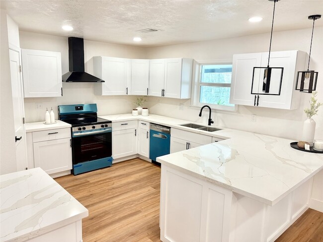 property at 3726 Heatherbrook Dr