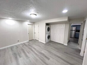 6291 Liza Ln in West Jordan, UT - Foto de edificio - Building Photo