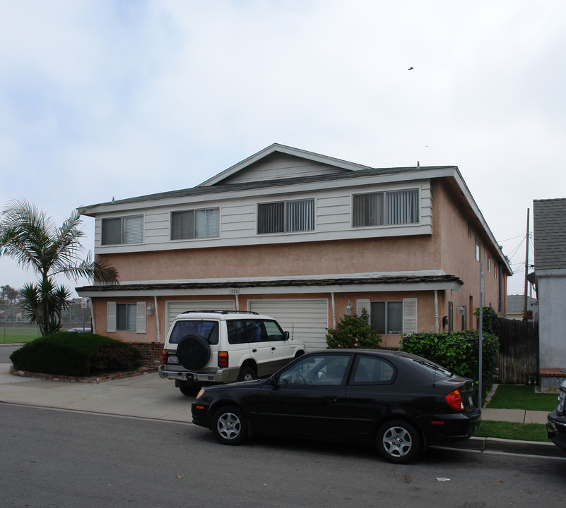 322 11th St in Seal Beach, CA - Building Photo