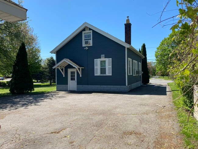 344 Fairport Rd in East Rochester, NY - Building Photo - Building Photo