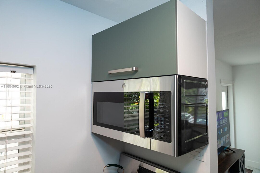 224 Meridian Ave, Unit 6 in Miami Beach, FL - Building Photo