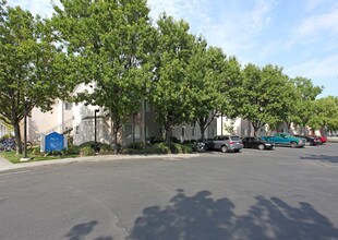 Glacier Point Apartments Davis Ca For Rent Building Photo Glacier Point Apartments In Davis California