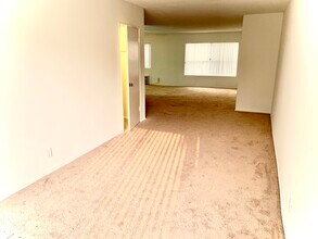 Huston Apartments in North Hollywood, CA - Building Photo - Building Photo