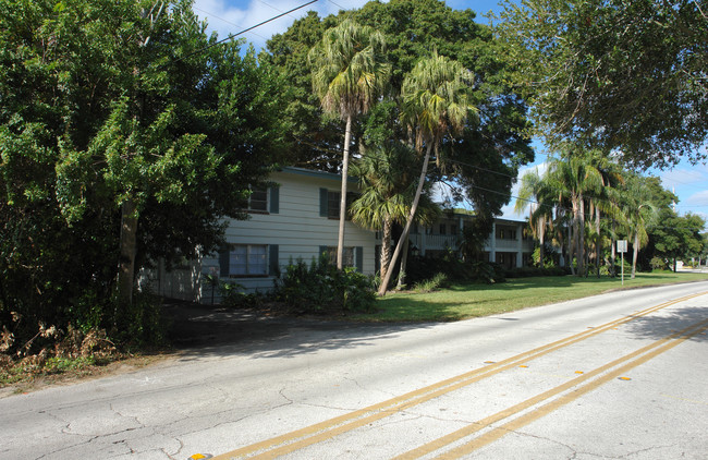 Allendale Arms in St. Petersburg, FL - Building Photo - Building Photo