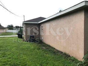 2727 Cerullo St in North Port, FL - Building Photo - Building Photo