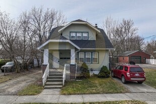 829 Clinton St in Flint, MI - Building Photo