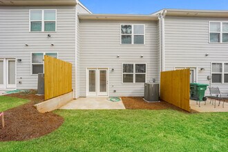 558 Magnolia Cir in Palmetto, GA - Building Photo - Building Photo