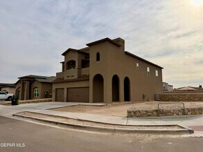 122 Esther Trl in Sunland Park, NM - Building Photo - Building Photo