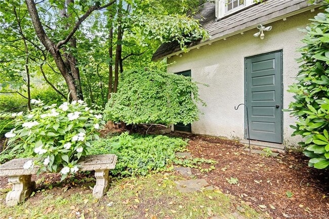 20 Sycamore Rd in West Hartford, CT - Building Photo - Building Photo
