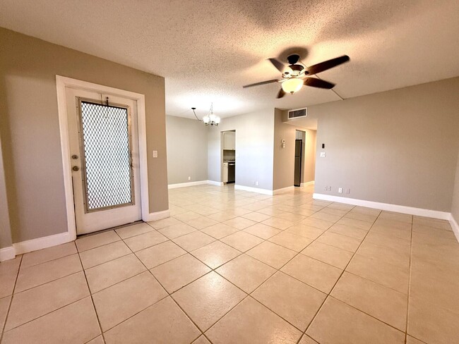 115 Stratford I in West Palm Beach, FL - Building Photo - Building Photo