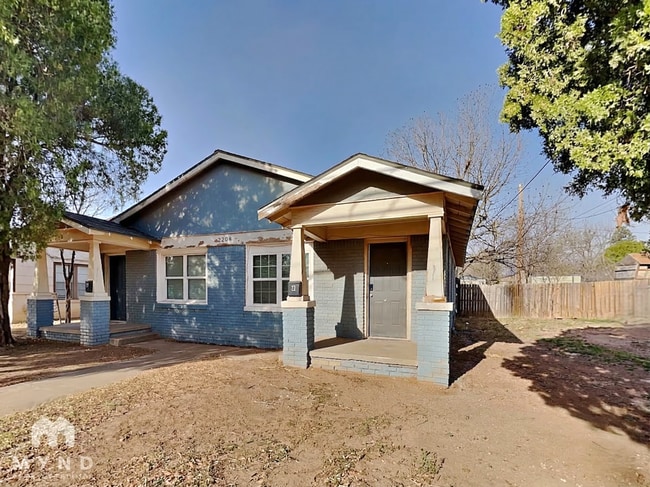 2208 Avenue U A Ave in Lubbock, TX - Building Photo - Building Photo