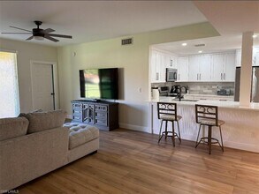 2525 Aspen Creek Ln in Naples, FL - Foto de edificio - Building Photo