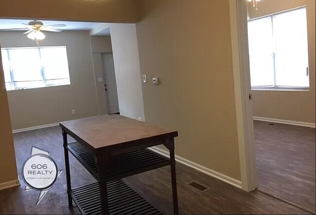 2445 N Clybourn Ave in Chicago, IL - Building Photo - Building Photo