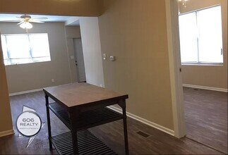 2445 N Clybourn Ave in Chicago, IL - Building Photo - Building Photo