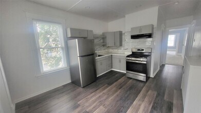 14 Thompson St-Unit -2 in Poughkeepsie, NY - Building Photo - Building Photo