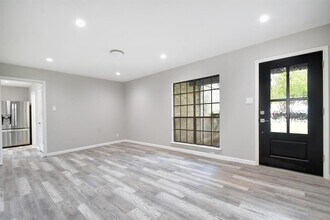 14926 Eminence in San Antonio, TX - Building Photo - Building Photo