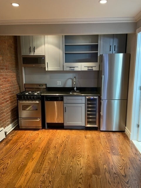 424 E 9th St, Unit 7 in New York, NY - Foto de edificio - Building Photo