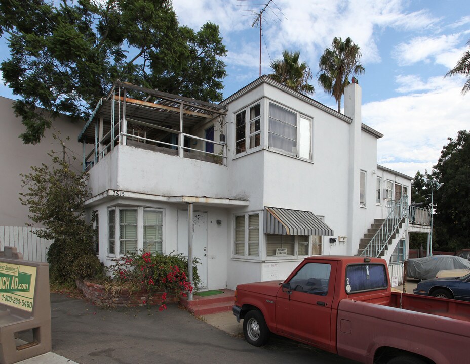 7615 El Cajon Blvd in La Mesa, CA - Foto de edificio