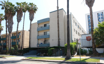 946 S Arapahoe apt 106 Los Angeles CA. 90006 Apartments