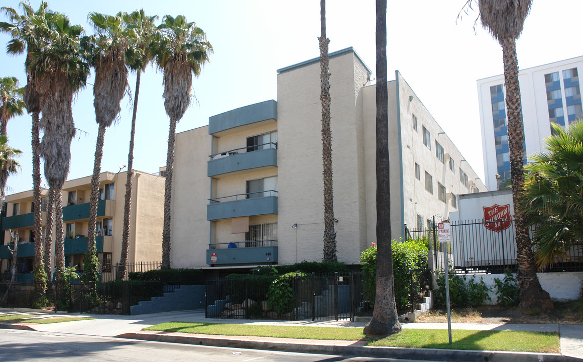 946 S Arapahoe apt 106 Los Angeles CA. 90006 in Los Angeles, CA - Building Photo