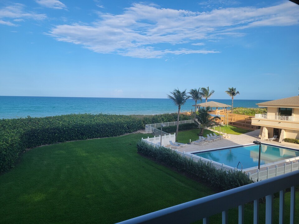 10600 S Ocean Dr, Unit 209 in Jensen Beach, FL - Building Photo