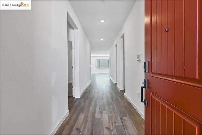 354 Astilbe St in Discovery Bay, CA - Building Photo - Building Photo