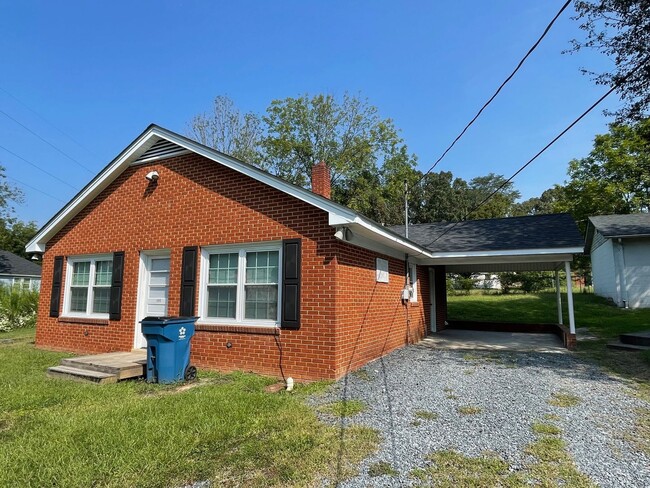 440 Weatherly St in Ramseur, NC - Foto de edificio - Building Photo