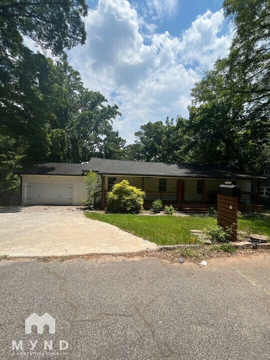1898 Canterbury St in Decatur, GA - Building Photo