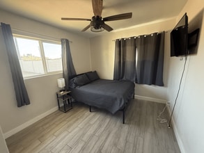 2040 E Monte Vista Rd, Unit Room 3 in Phoenix, AZ - Building Photo - Building Photo