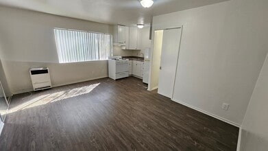 1750 S Longwood Ave in Los Angeles, CA - Foto de edificio - Building Photo