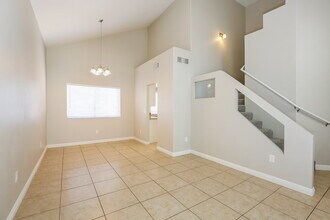 4501 Bradpoint Dr in Las Vegas, NV - Foto de edificio - Building Photo