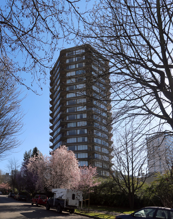 Pendrell Place in Vancouver, BC - Building Photo