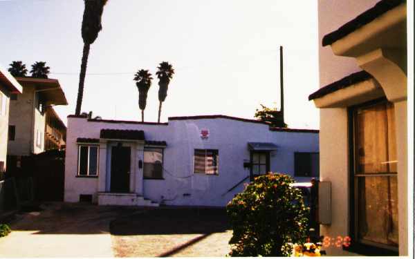 164-174 S Laurel St in Ventura, CA - Foto de edificio - Building Photo