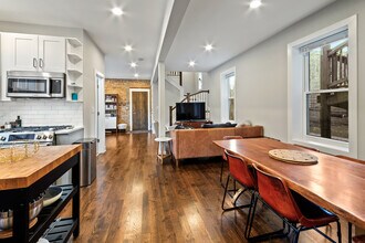 2144 W Shakespeare Ave in Chicago, IL - Building Photo - Building Photo