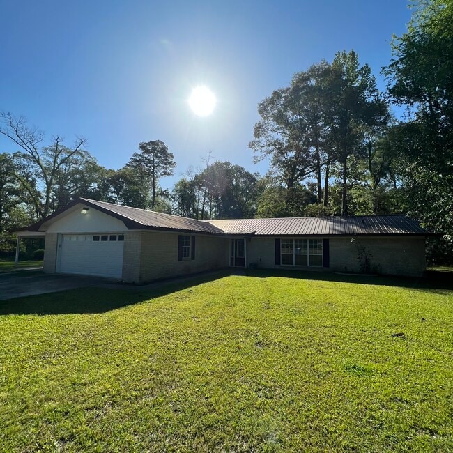 property at 440 W Hawthorne Rd
