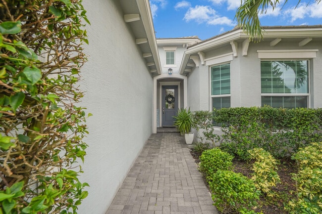 16074 Whippoorwill Cir in Westlake, FL - Building Photo - Building Photo