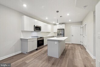 3449 Scotts Ln, Unit B303 in Philadelphia, PA - Building Photo - Building Photo