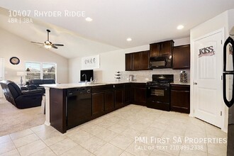 10407 Rhyder Ridge in San Antonio, TX - Foto de edificio - Building Photo