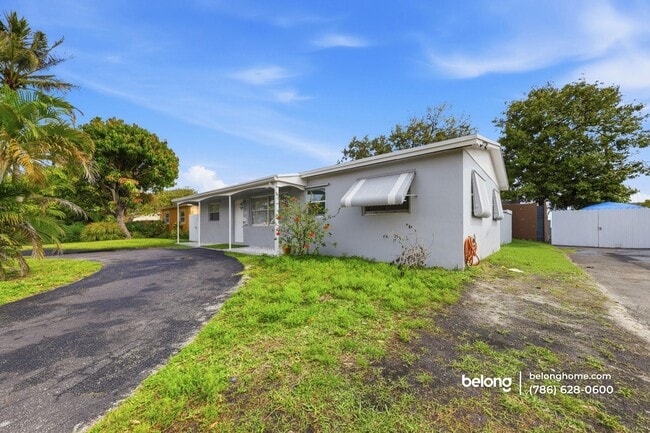 980 NW 200th Terrace in Miami, FL - Building Photo - Building Photo