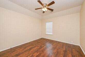 11011 Glenora Dr in Houston, TX - Foto de edificio - Building Photo